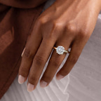 3.08 ct. oval Siran Halo Ring in 18kt yellow gold model image two