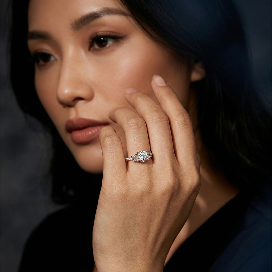 10kt Rose Gold Lavinia Three Stone Trapezoid Lab Diamond Ring model image