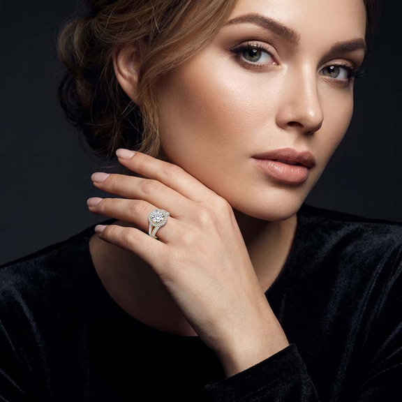 14kt Yellow Gold Opulenté Antique Halo Lab Diamond Ring model image