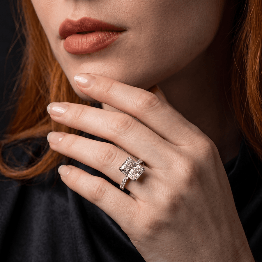 18kt Rose Gold Eternia Criss Cross Side Halo Lab Diamond Ring model image