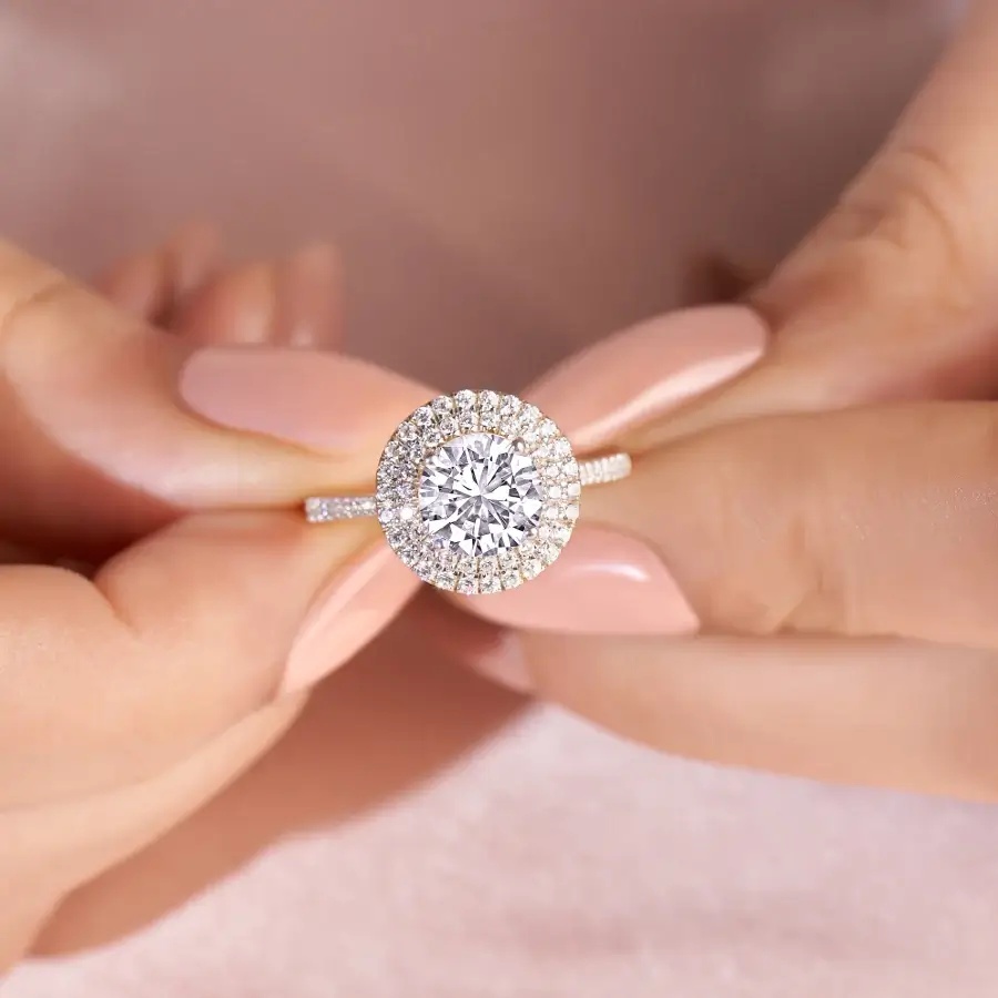Forever in Style: The Beauty of Round Halo Engagement Rings
