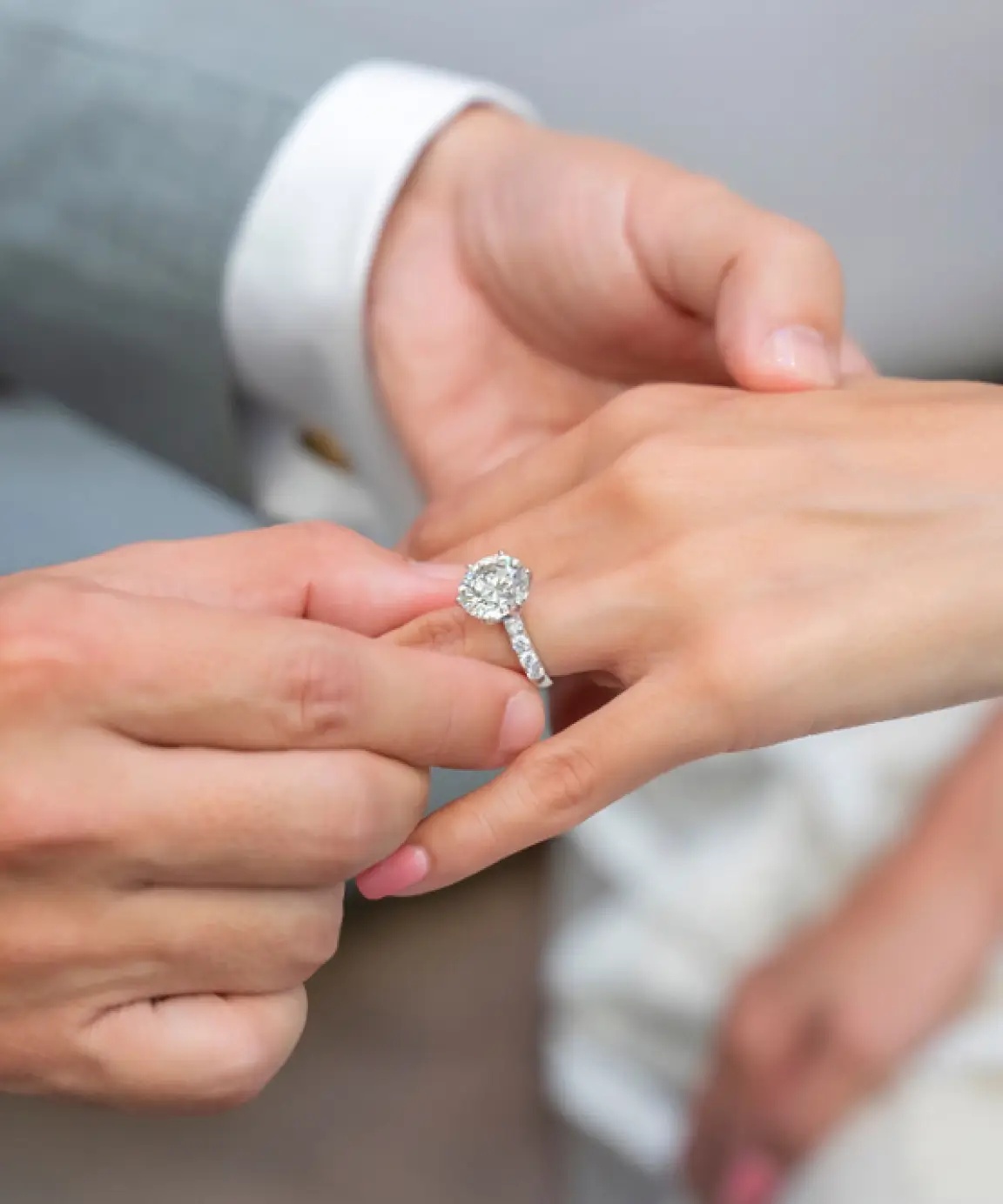 How to Choose the Right Diamond Shape for Your Hand Size