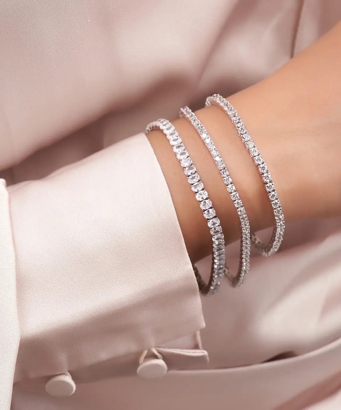 Find out the types of bracelet clasps and how to tie a bracelet yourse