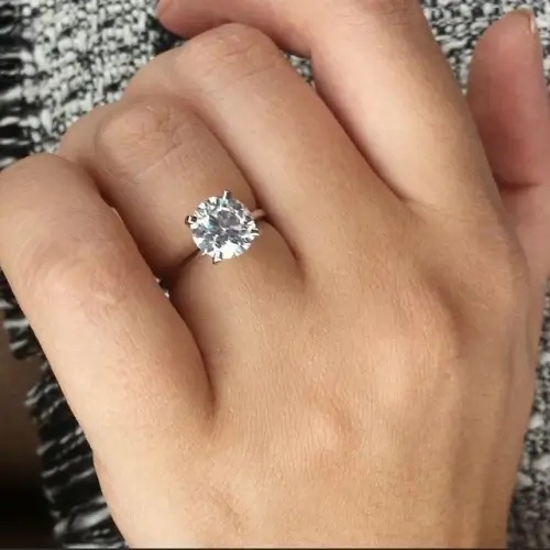 How to Be Effortlessly Chic with Dainty Diamond Engagement Rings?