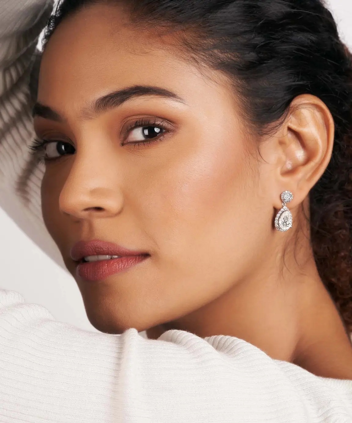 Dangling Diamond Earrings: A Timeless Classic for Bridal Jewelry