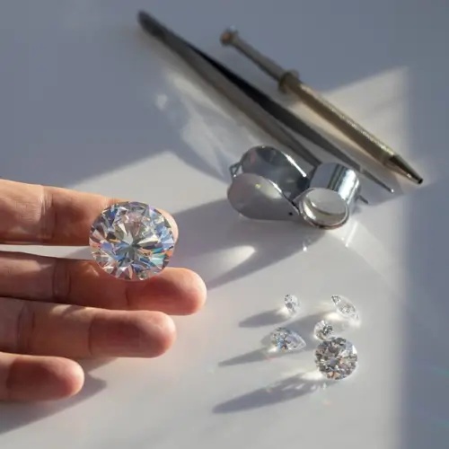 Know the Difference between Simulant Diamonds and Lab Diamonds