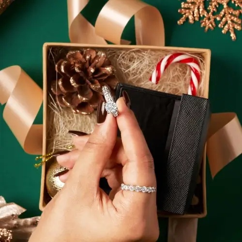 Diamonds for December: A Guide to Trending Christmas Jewelry Gifts!