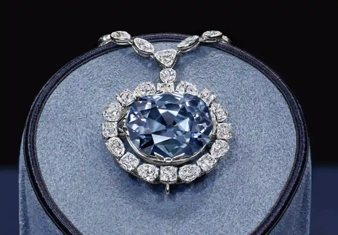 The World's most expensive Diamond jewelry | ร้านเพชร