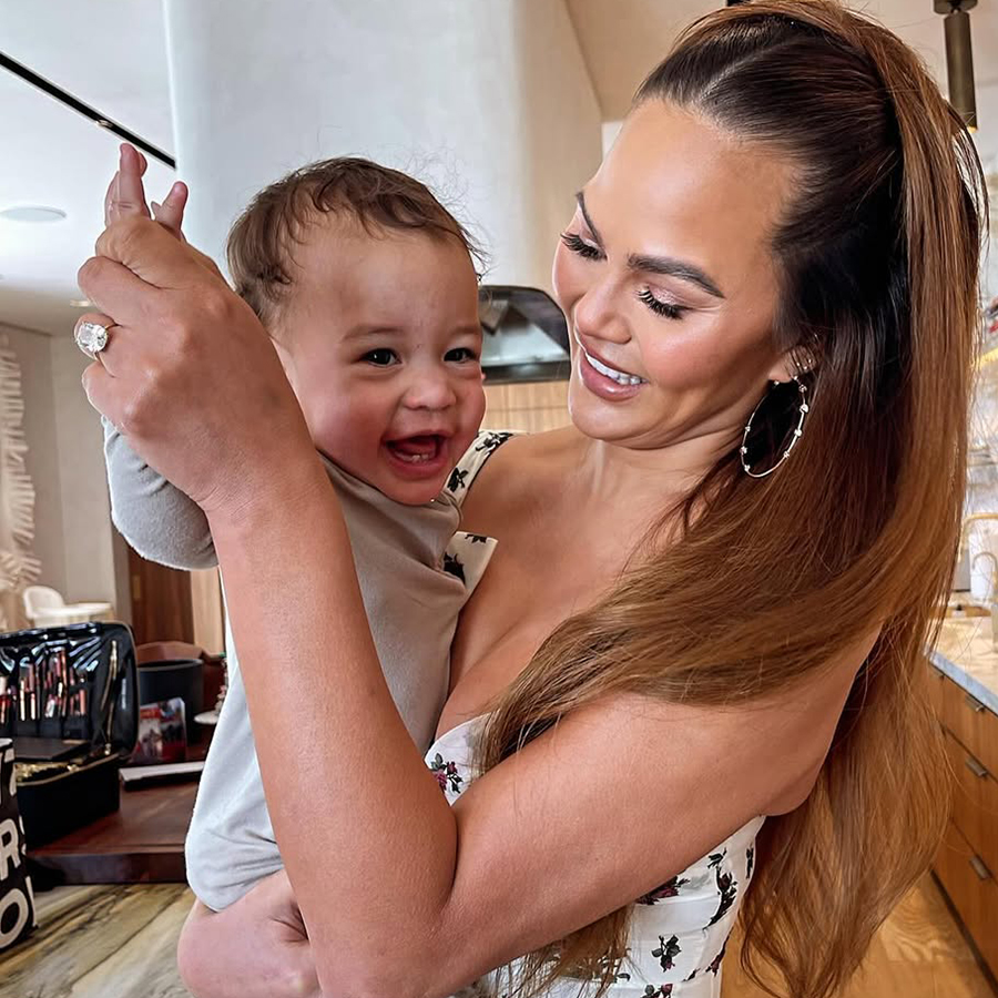 Chrissy Teigen Secret Halo Lab Diamond Ring front view