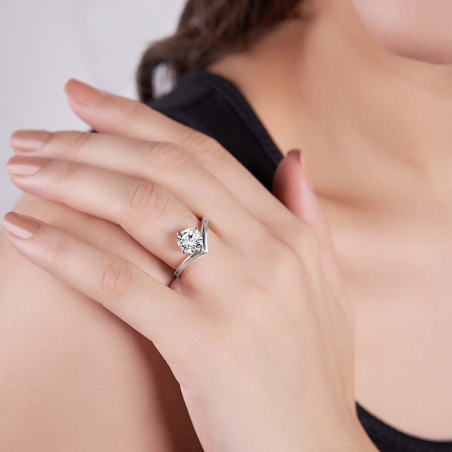Janes Chevron Diamond Ring Model View